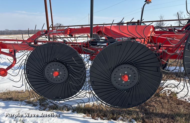 image for item EV2668 Kuhn SR314 hay rake