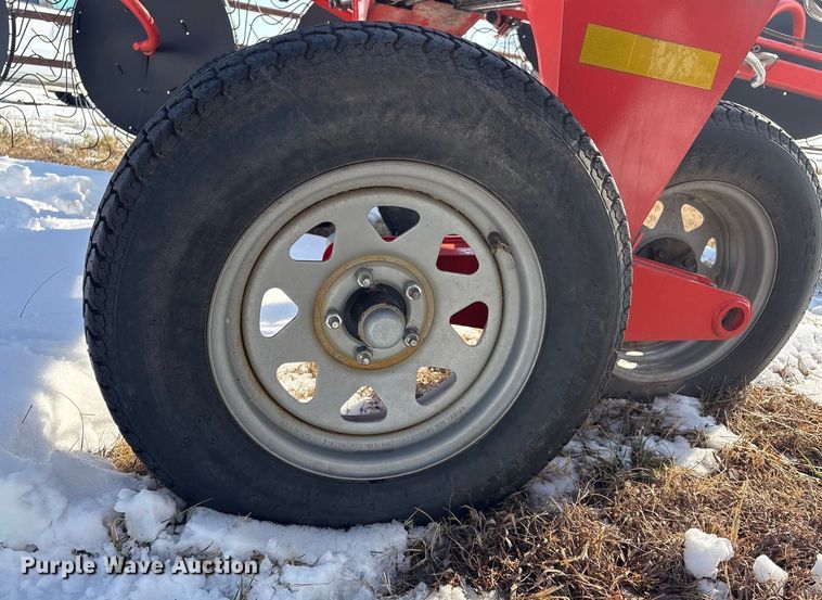 image for item EV2668 Kuhn SR314 hay rake