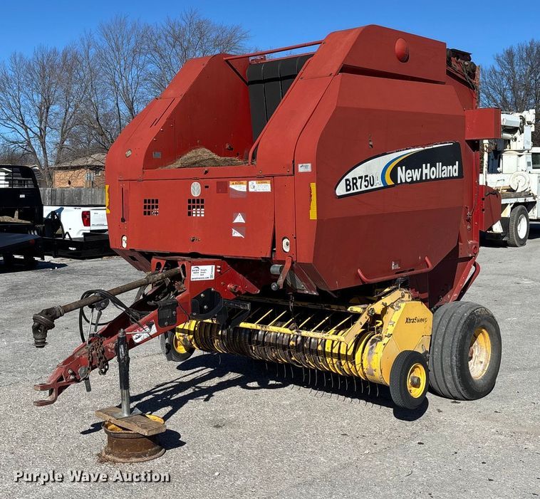 image for item FG0009 2006 New Holland BR750A round baler