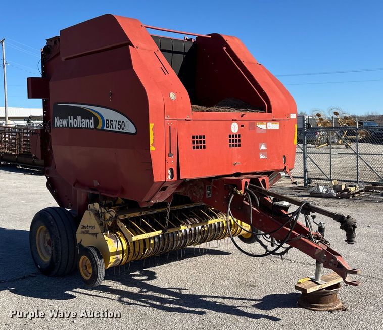 image for item FG0009 2006 New Holland BR750A round baler