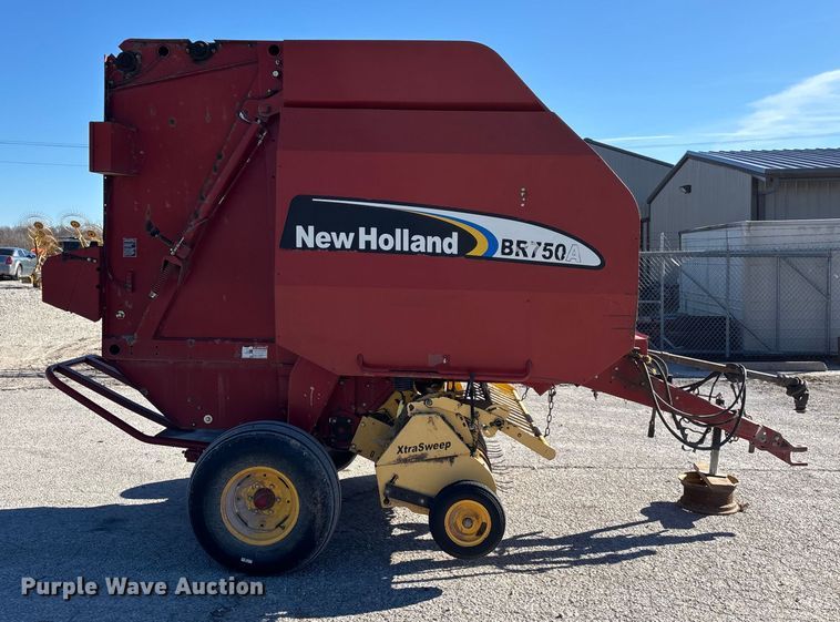 image for item FG0009 2006 New Holland BR750A round baler