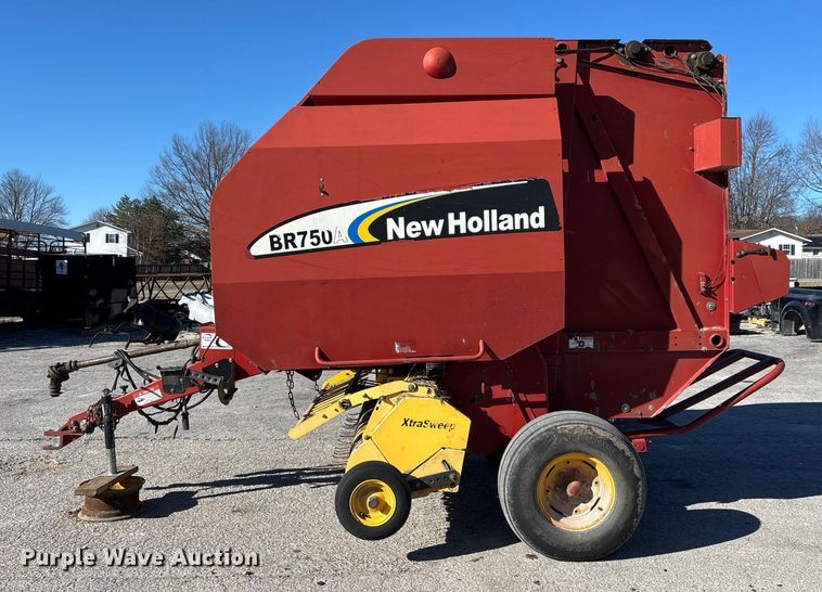 image for item FG0009 2006 New Holland BR750A round baler