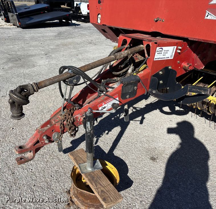 image for item FG0009 2006 New Holland BR750A round baler