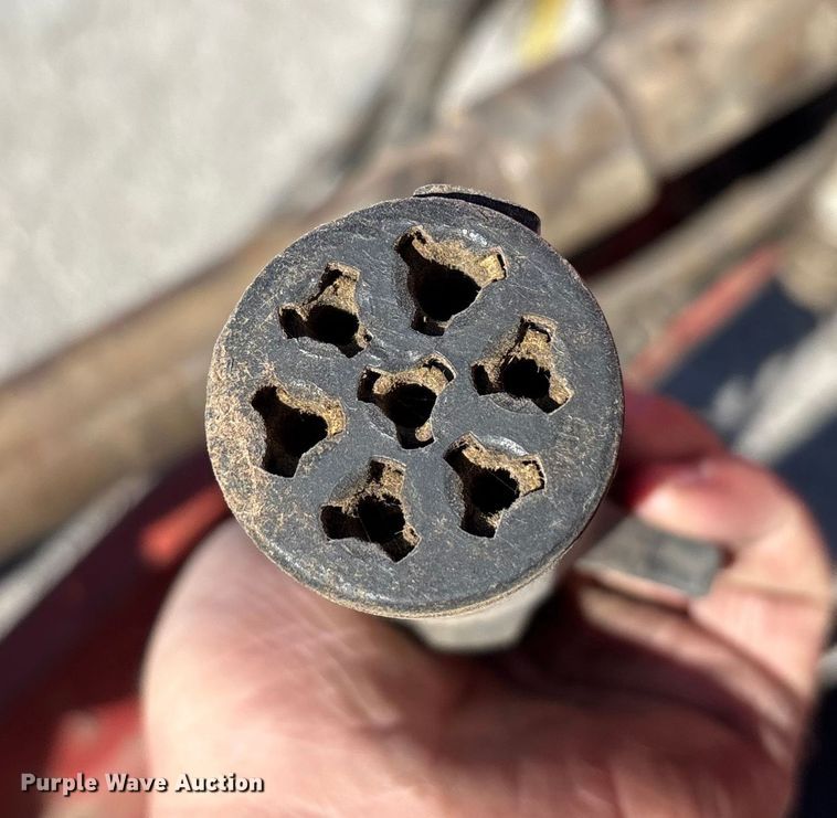 image for item FG0009 2006 New Holland BR750A round baler