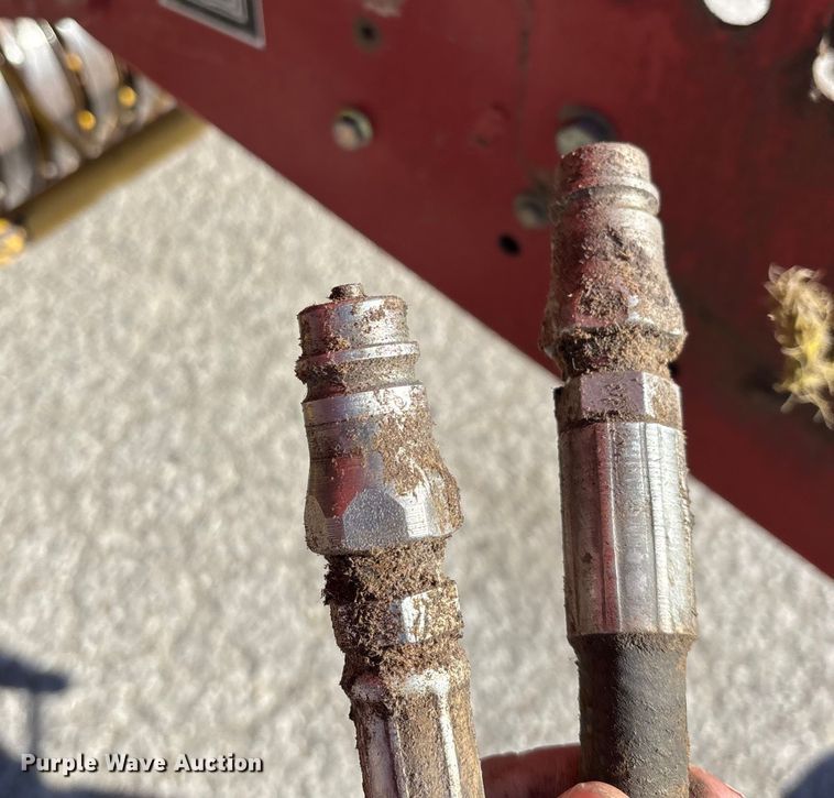 image for item FG0009 2006 New Holland BR750A round baler