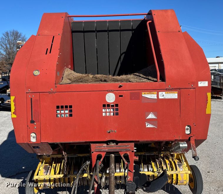 image for item FG0009 2006 New Holland BR750A round baler
