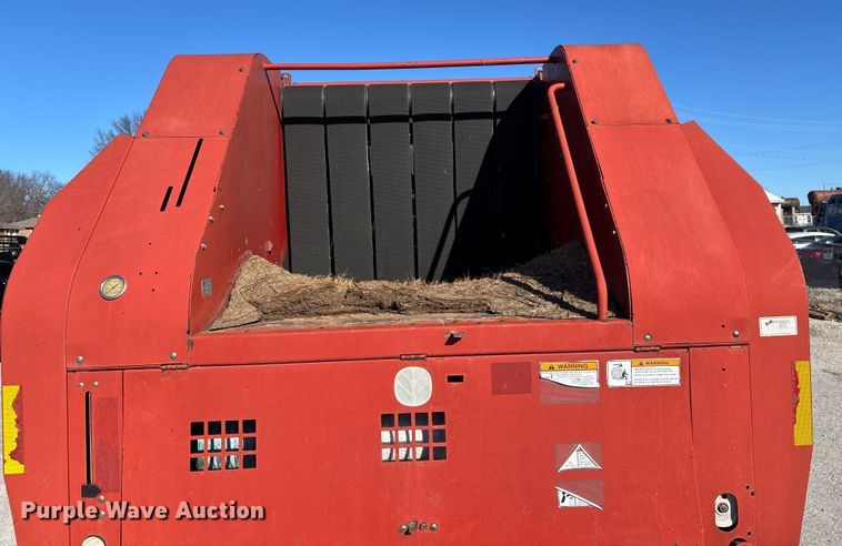 image for item FG0009 2006 New Holland BR750A round baler