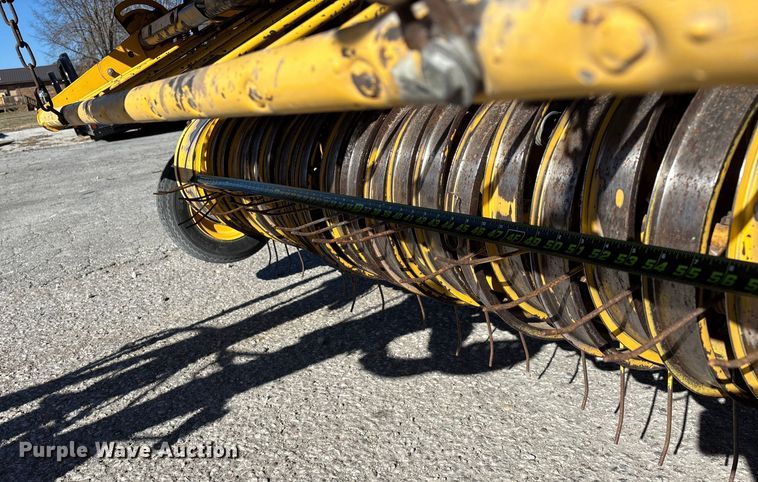 image for item FG0009 2006 New Holland BR750A round baler