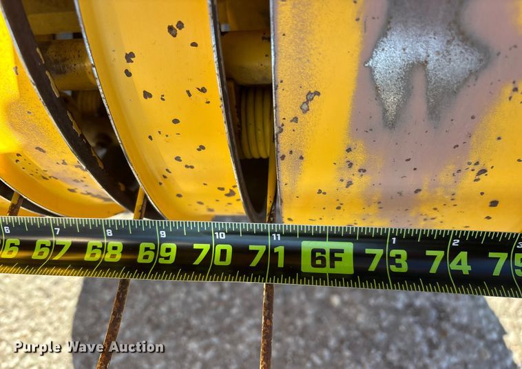 image for item FG0009 2006 New Holland BR750A round baler