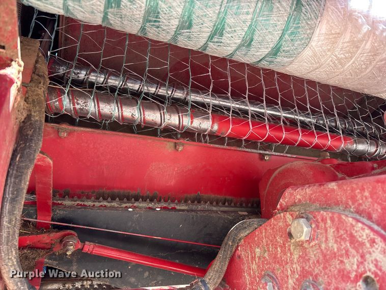 image for item FG0009 2006 New Holland BR750A round baler