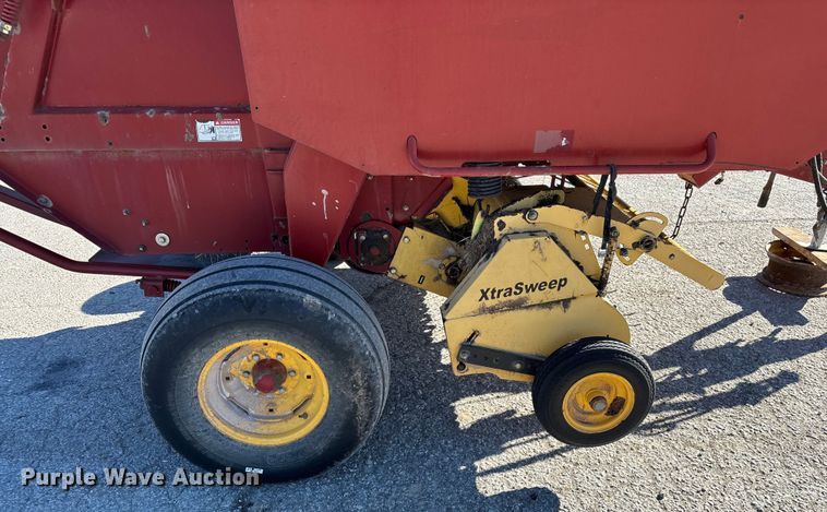 image for item FG0009 2006 New Holland BR750A round baler