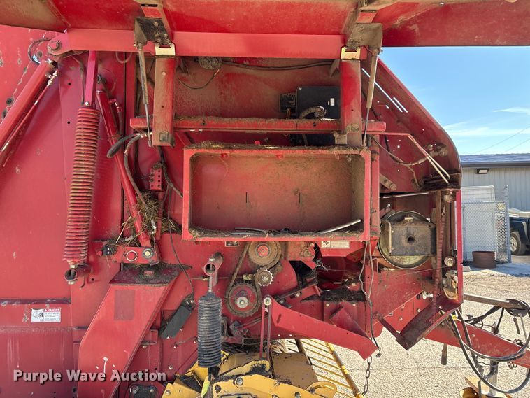 image for item FG0009 2006 New Holland BR750A round baler