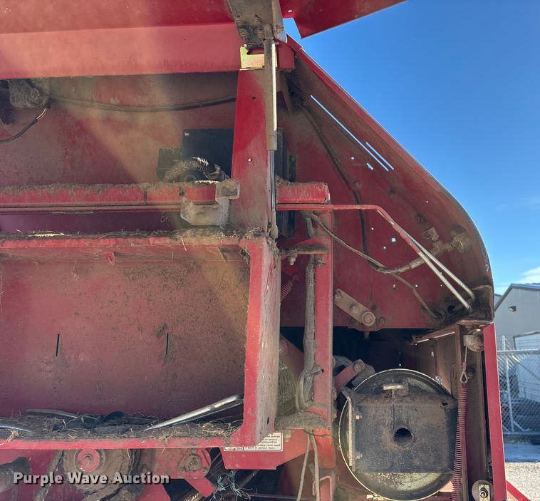 image for item FG0009 2006 New Holland BR750A round baler