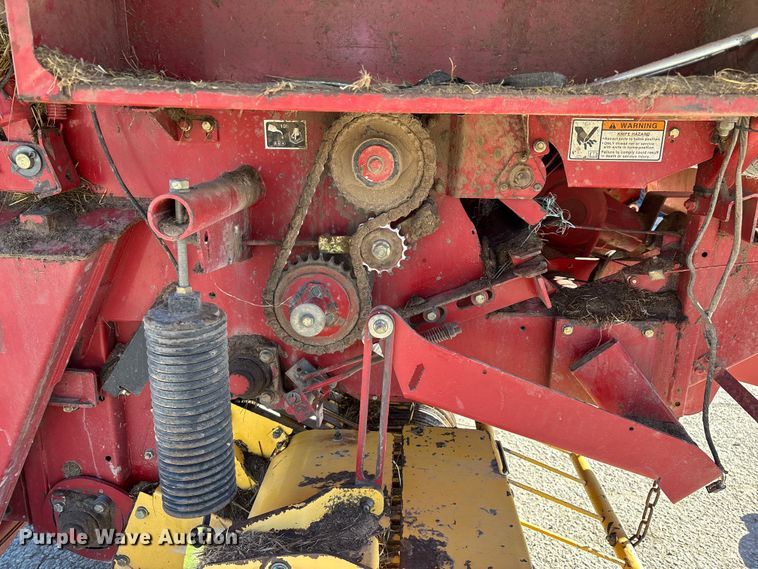 image for item FG0009 2006 New Holland BR750A round baler