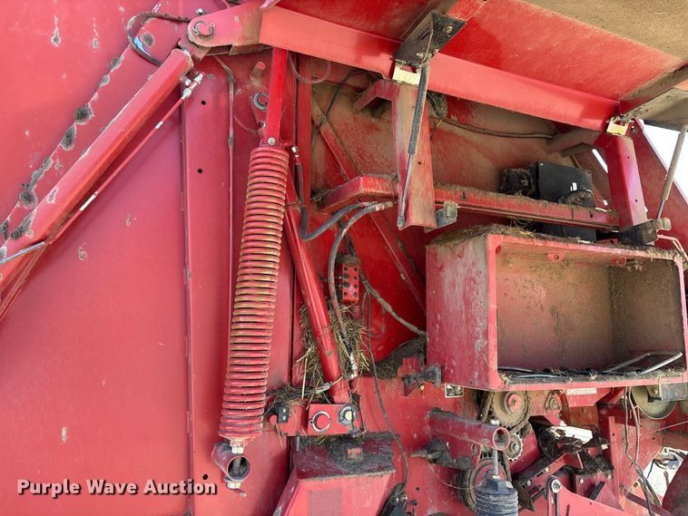 image for item FG0009 2006 New Holland BR750A round baler