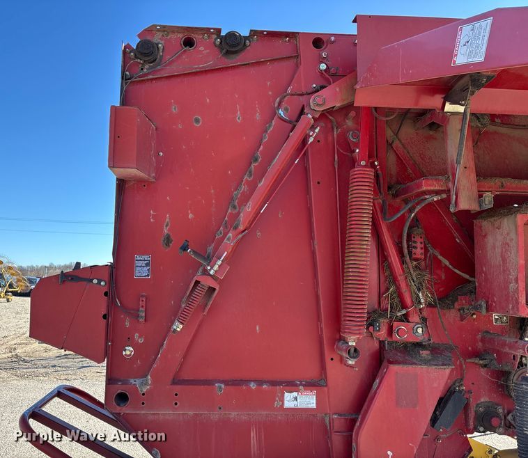 image for item FG0009 2006 New Holland BR750A round baler