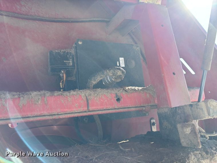 image for item FG0009 2006 New Holland BR750A round baler