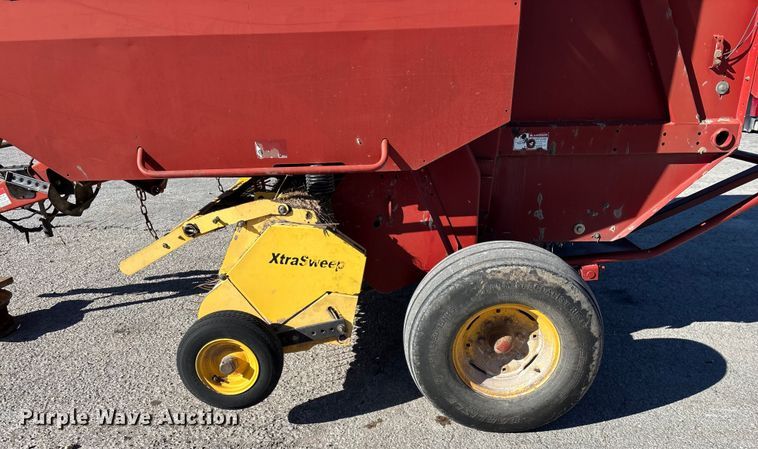 image for item FG0009 2006 New Holland BR750A round baler