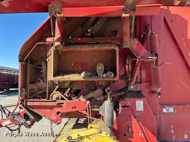 image for item FG0009 2006 New Holland BR750A round baler