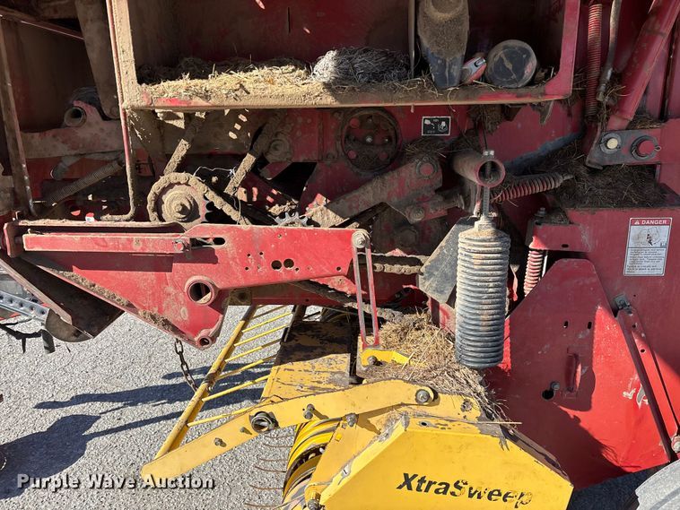 image for item FG0009 2006 New Holland BR750A round baler