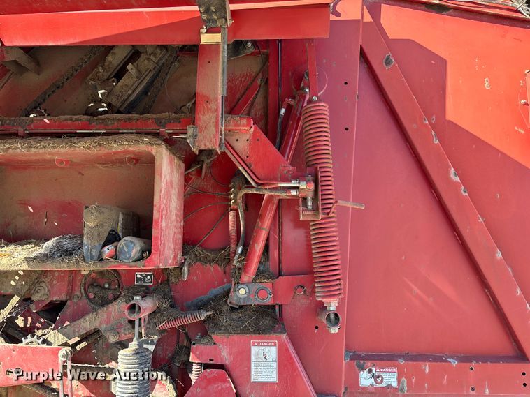 image for item FG0009 2006 New Holland BR750A round baler