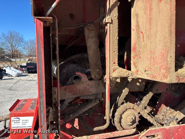 image for item FG0009 2006 New Holland BR750A round baler