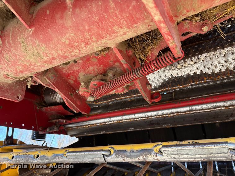 image for item FG0009 2006 New Holland BR750A round baler