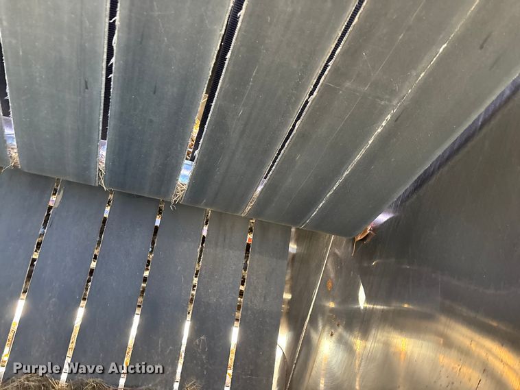 image for item FG0009 2006 New Holland BR750A round baler