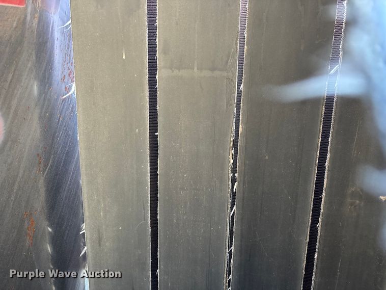 image for item FG0009 2006 New Holland BR750A round baler