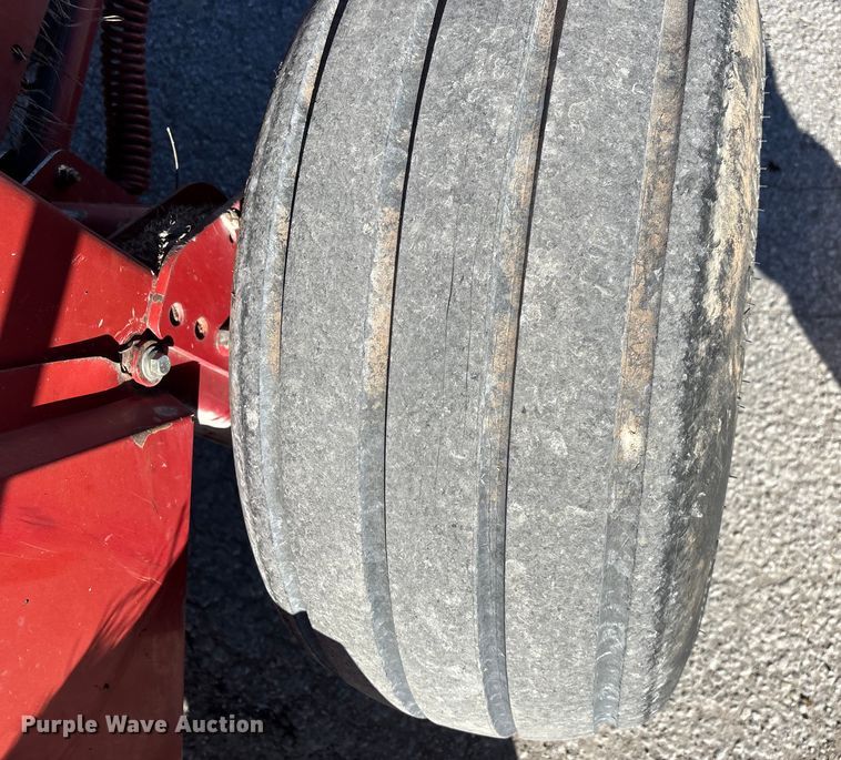 image for item FG0009 2006 New Holland BR750A round baler