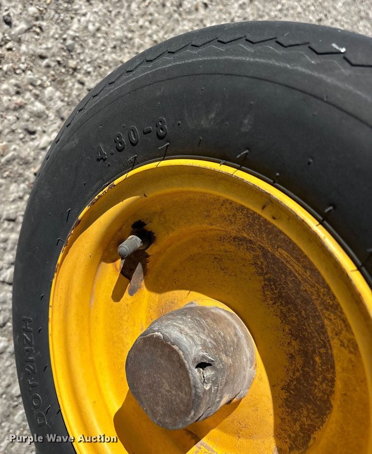 image for item FG0009 2006 New Holland BR750A round baler