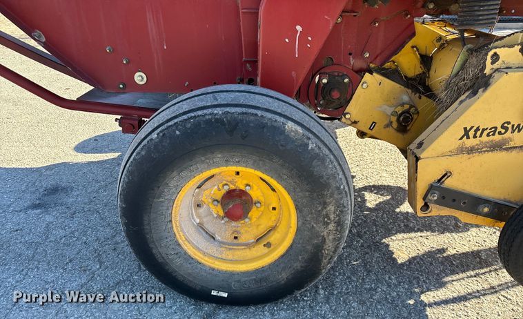 image for item FG0009 2006 New Holland BR750A round baler