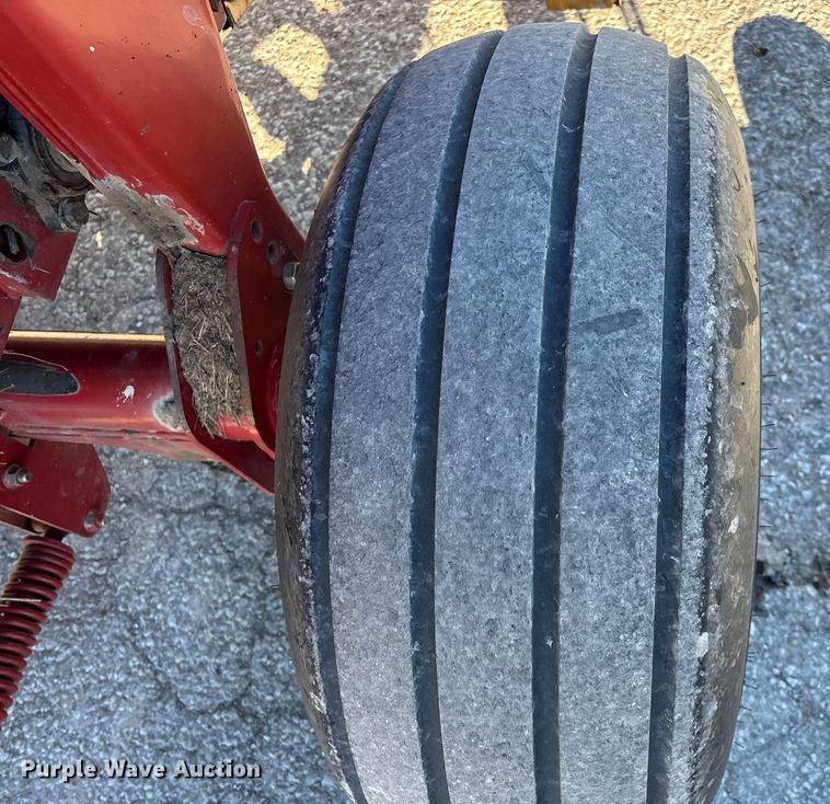 image for item FG0009 2006 New Holland BR750A round baler