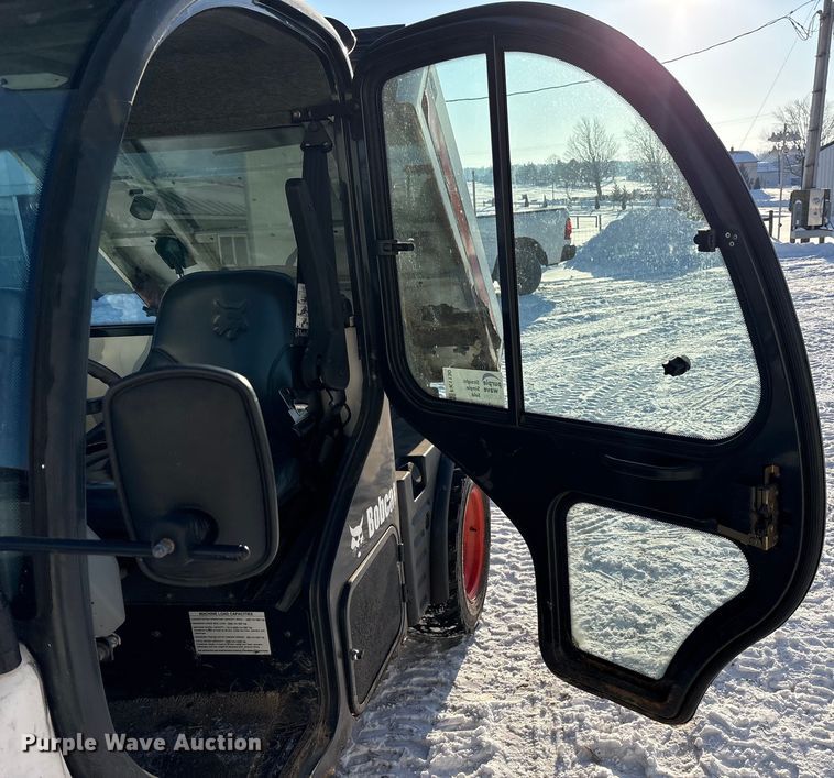 image for item FK1130 2003 Bobcat Toolcat 5600 utility vehicle