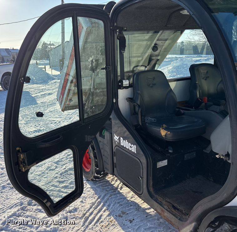 image for item FK1130 2003 Bobcat Toolcat 5600 utility vehicle