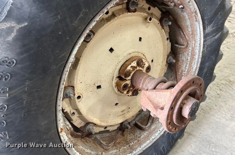 image for item FK1518 1978 Allis-Chalmers 7060 tractor