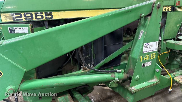 image for item FK1522 1991 John Deere 2955 tractor
