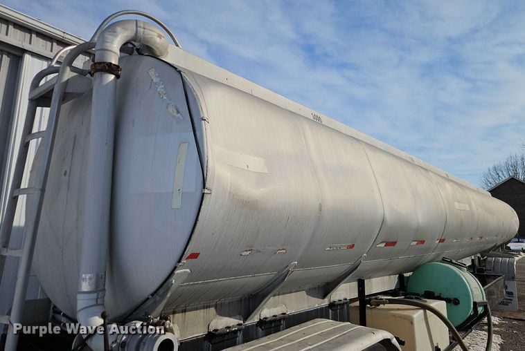 image for item FN5526 1990 CUST tank trailer