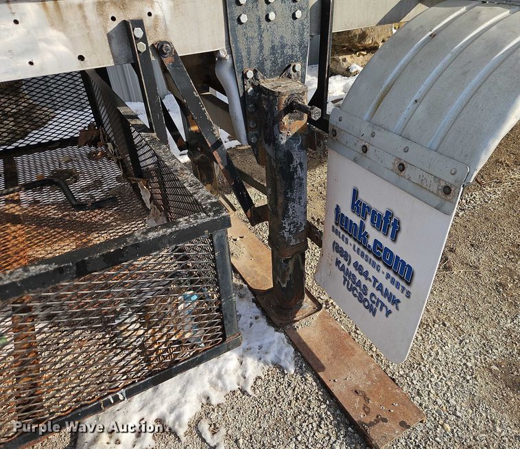 image for item FN5526 1990 CUST tank trailer