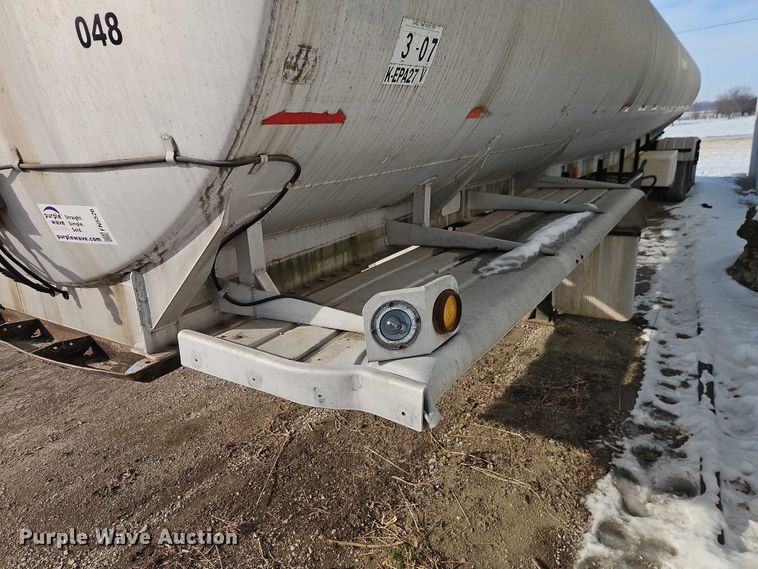 image for item FN5526 1990 CUST tank trailer