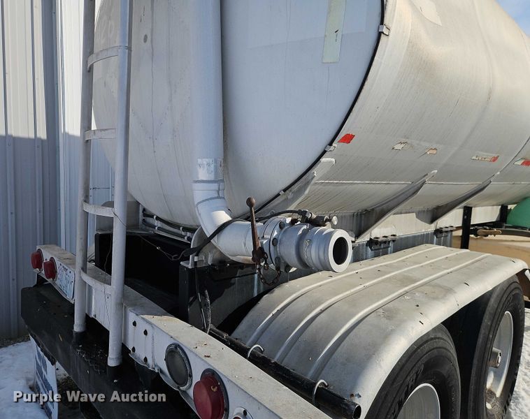 image for item FN5526 1990 CUST tank trailer