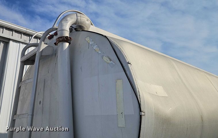 image for item FN5526 1990 CUST tank trailer