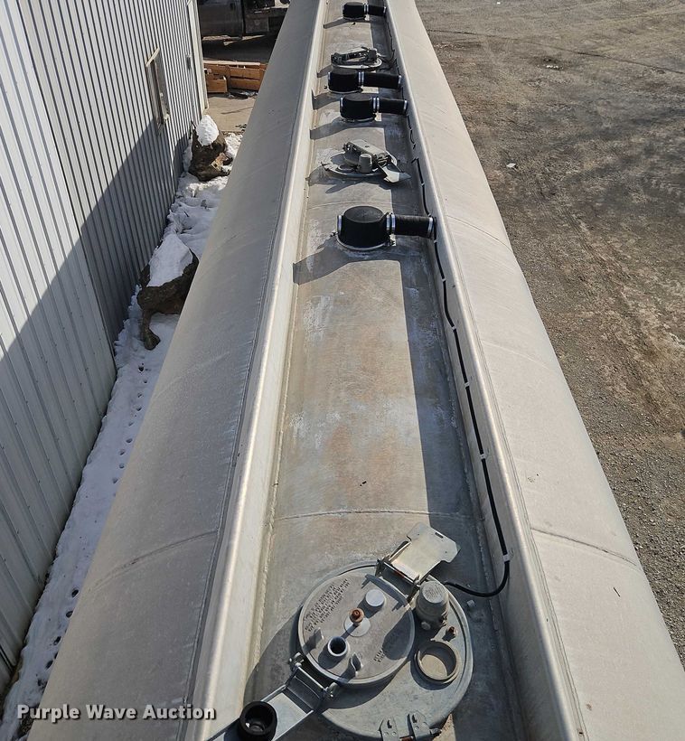 image for item FN5526 1990 CUST tank trailer