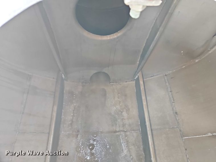 image for item FN5526 1990 CUST tank trailer