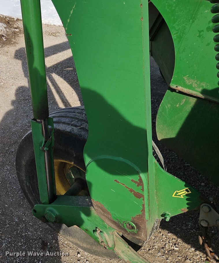 image for item FN5527 John Deere 735 swather / windrower