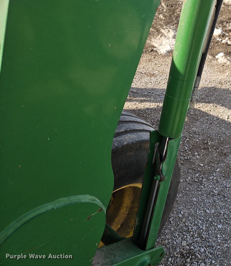 image for item FN5527 John Deere 735 swather / windrower