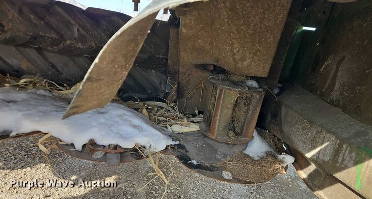 image for item FN5527 John Deere 735 swather / windrower