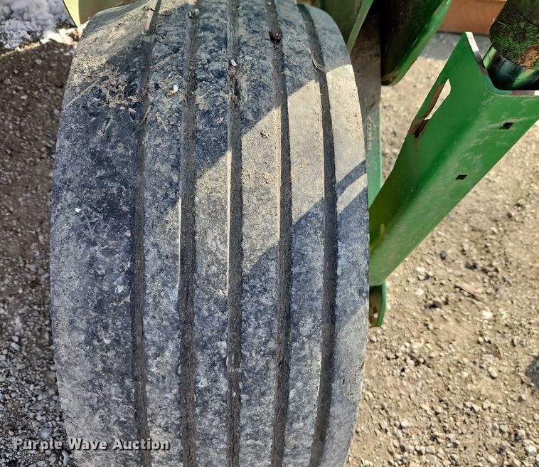 image for item FN5527 John Deere 735 swather / windrower