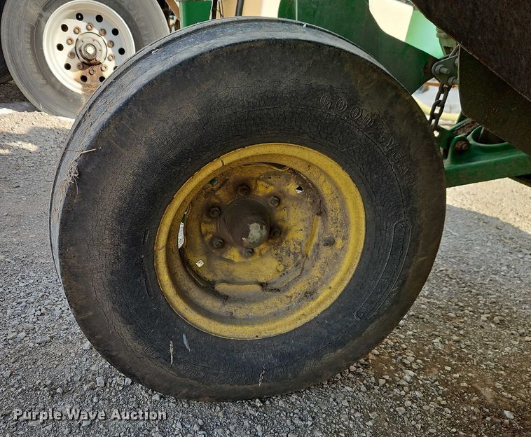 image for item FN5527 John Deere 735 swather / windrower