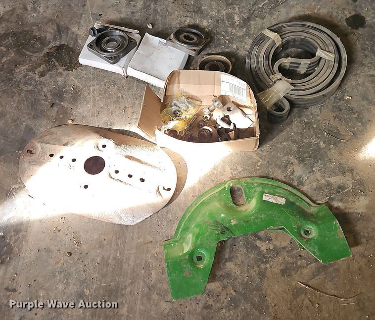 image for item FN5527 John Deere 735 swather / windrower